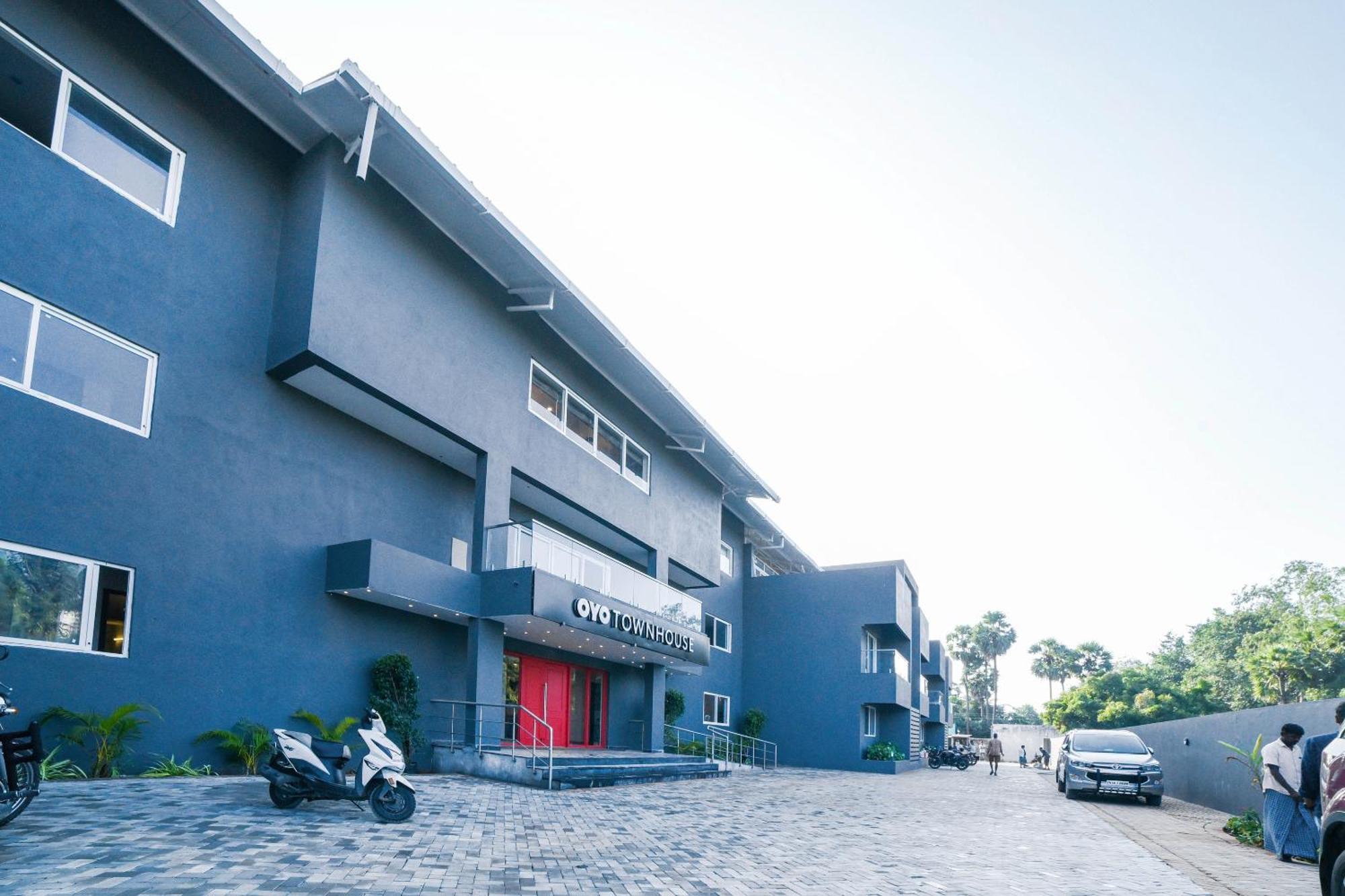 Townhouse 211 Laguna Ecr Near Juhu Beach Chennai Exterior photo